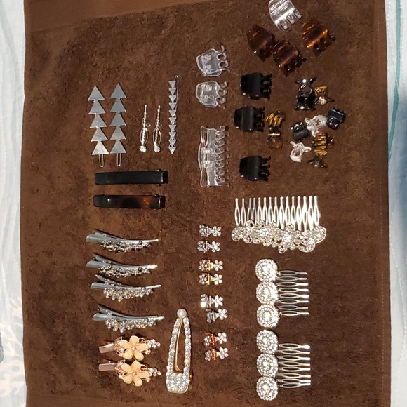 A whole bunch of Hair accessories !!!✨️ - Picture 1 of 13
